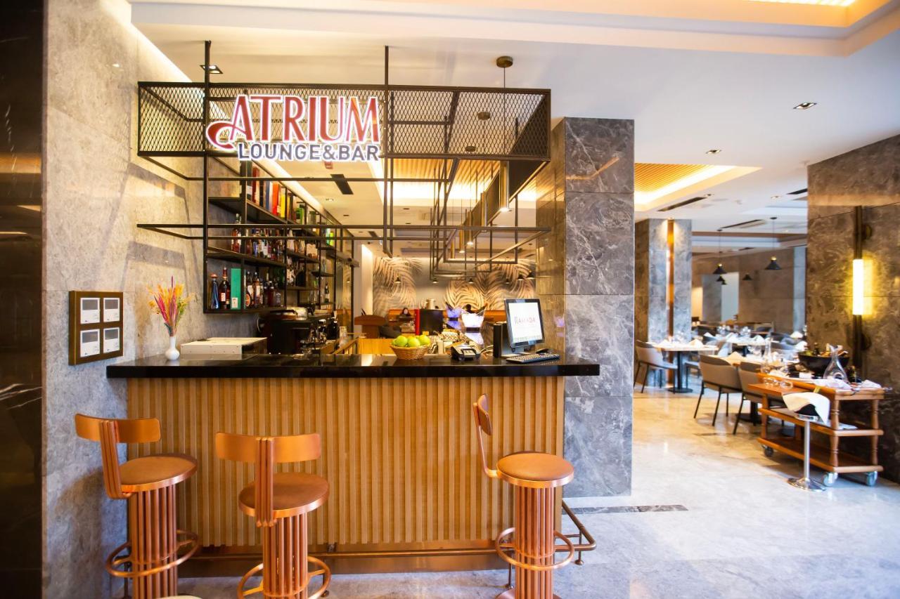 Ramada Plaza by Wyndham Istanbul Sultanahmet Hotel Bagian luar foto Atrium Lounge at Beijing Capital International Airport