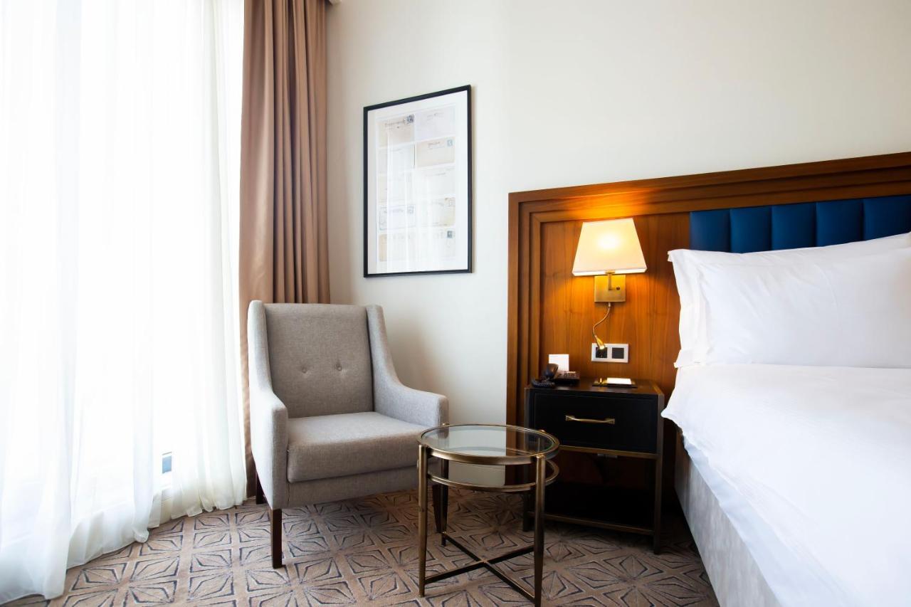 Ramada Plaza by Wyndham Istanbul Sultanahmet Hotel Bagian luar foto A room at the hotel