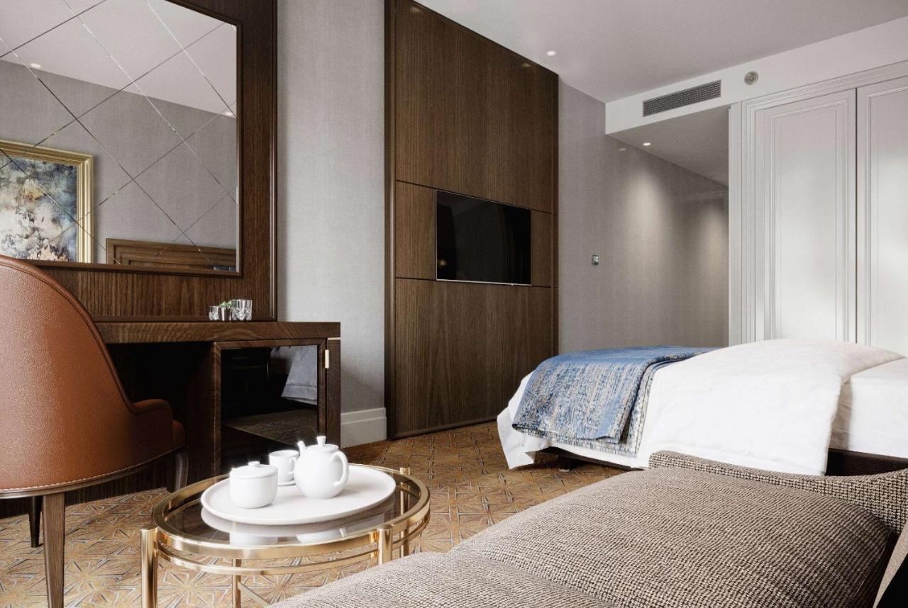 Ramada Plaza by Wyndham Istanbul Sultanahmet Hotel Bagian luar foto A bedroom at the hotel