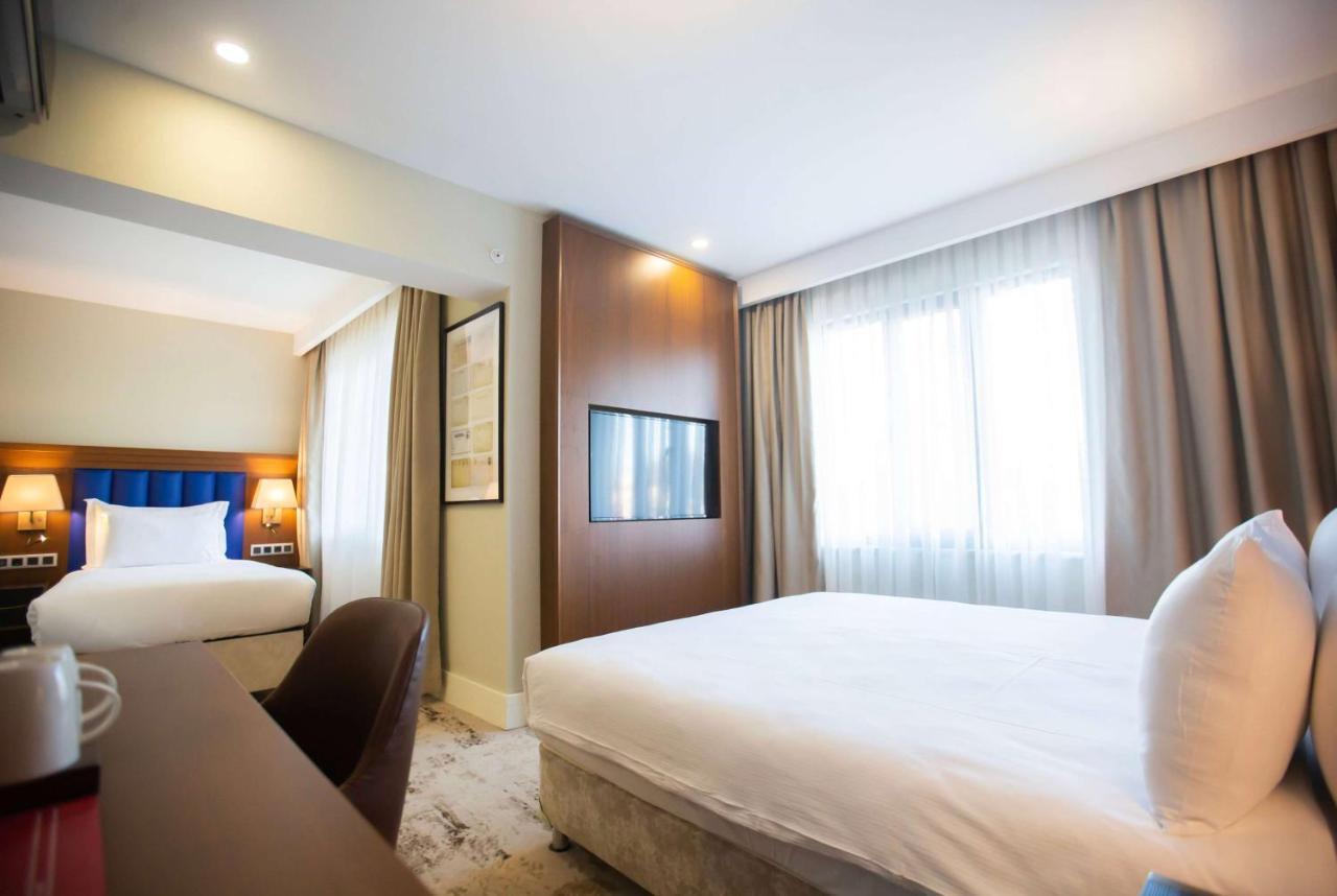 Ramada Plaza by Wyndham Istanbul Sultanahmet Hotel Bagian luar foto A room at the hotel