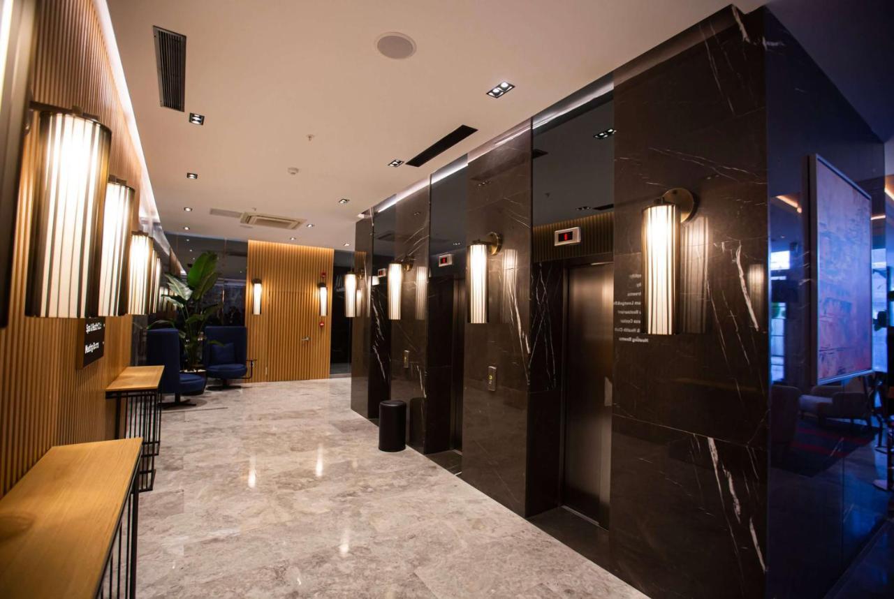 Ramada Plaza by Wyndham Istanbul Sultanahmet Hotel Bagian luar foto Elevators at the hotel