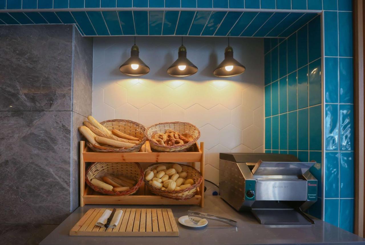 Ramada Plaza by Wyndham Istanbul Sultanahmet Hotel Bagian luar foto A bread station