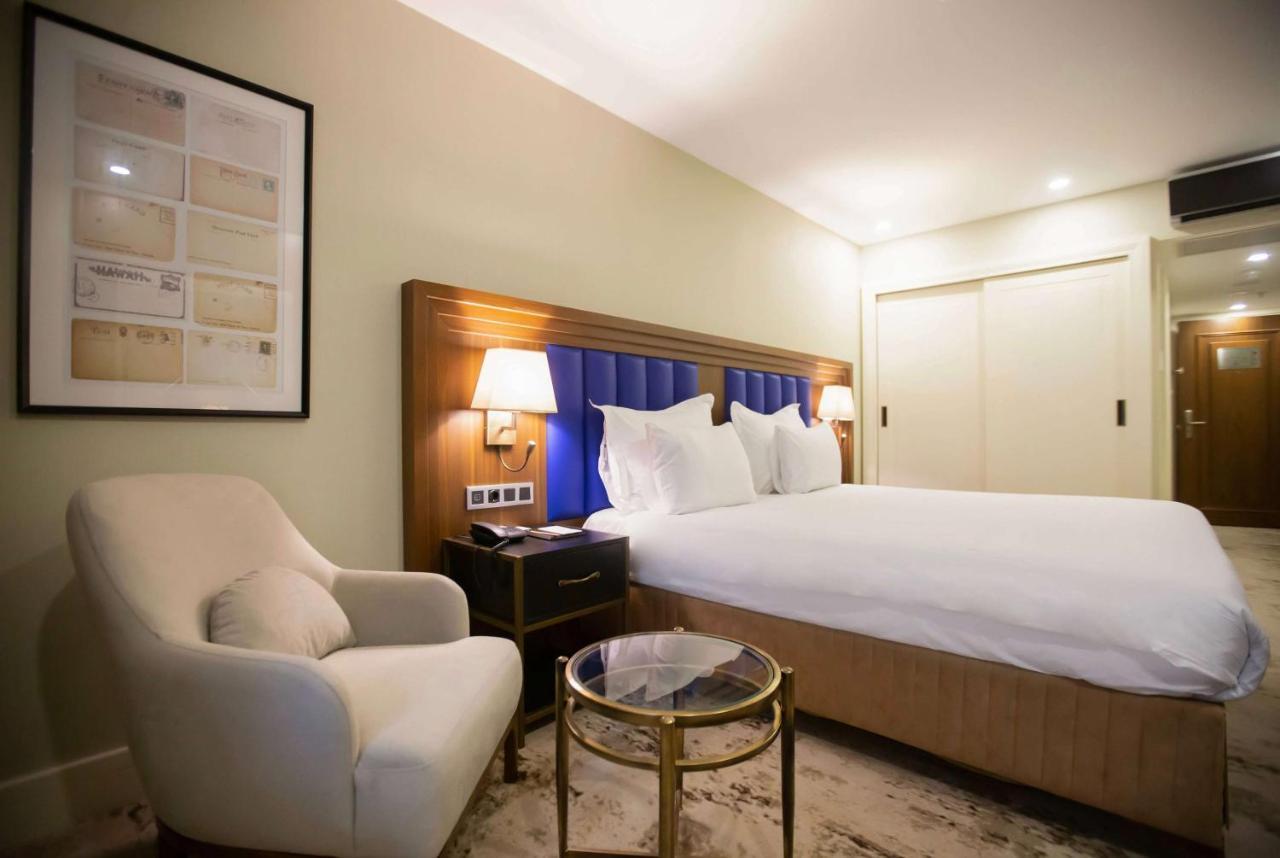 Ramada Plaza by Wyndham Istanbul Sultanahmet Hotel Bagian luar foto A bedroom at the hotel