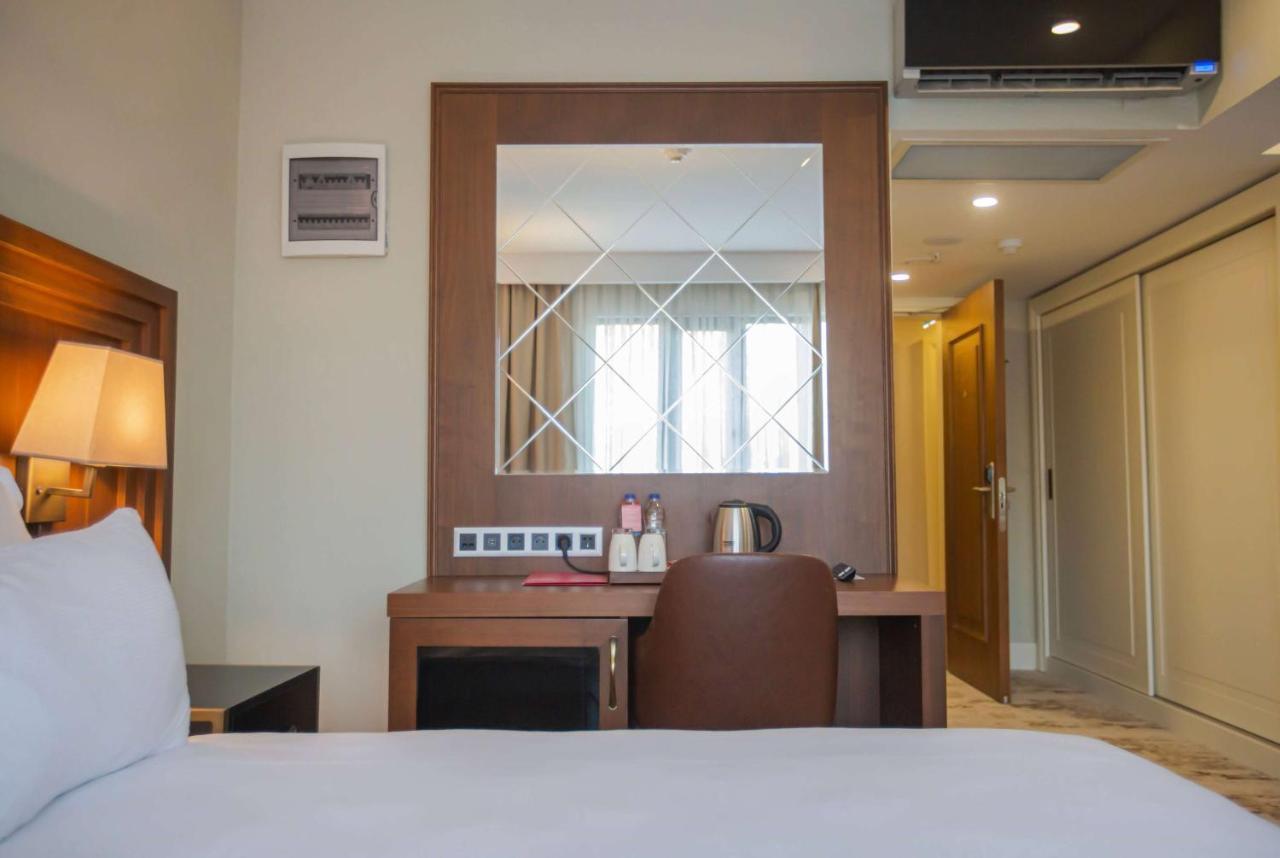 Ramada Plaza by Wyndham Istanbul Sultanahmet Hotel Bagian luar foto A room at the hotel