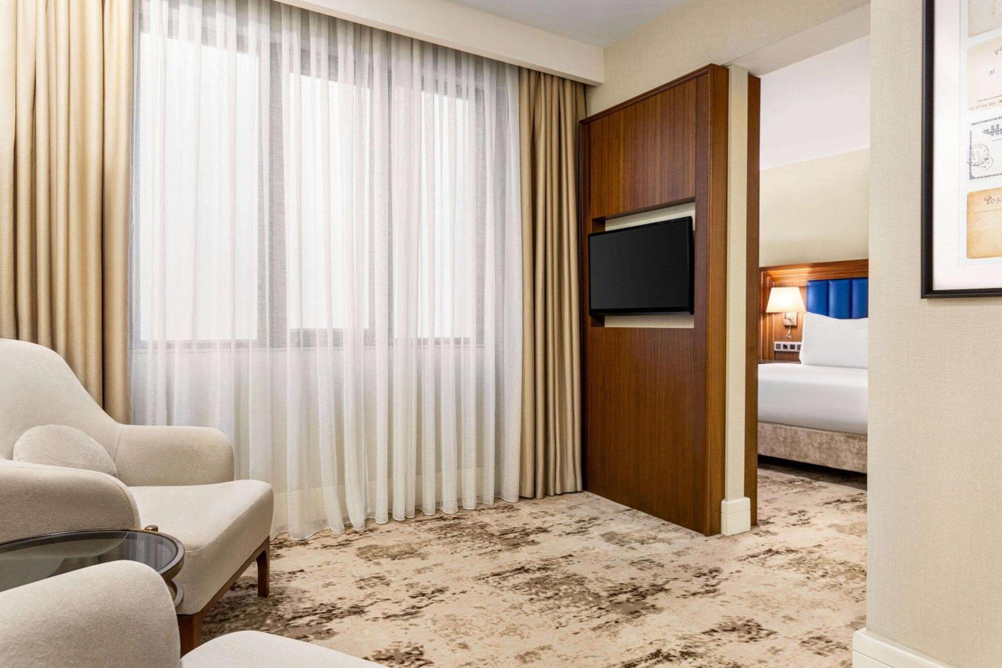 Ramada Plaza by Wyndham Istanbul Sultanahmet Hotel Bagian luar foto A room at the hotel